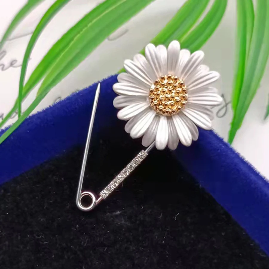 Elegant Exquisite Enamel Daisy Buckles Brooch For Women Men Classic Fashion Flower Crystal Badges Pin Lapel Pines view 3