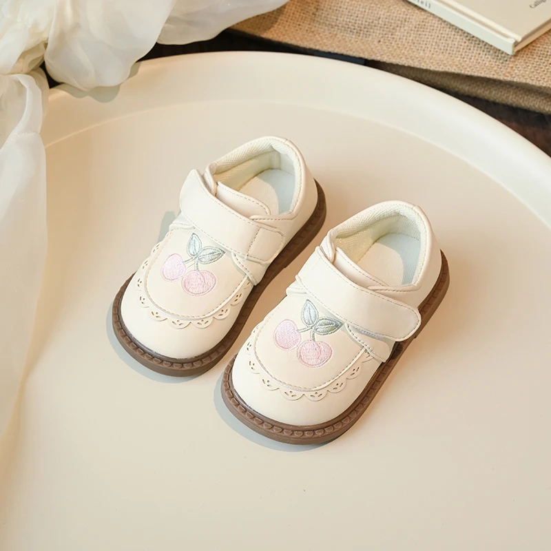 

Elegant New Girls Embroidered Flats Spring Autumn Sweet Kids Causal Leather Shoes Fashion Flower Children's Wedding Party Shoes