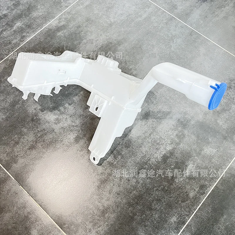 Applicable to Peugeot 508 Citroen C6 Aeolus A9 Wiper Kettle Glass Water Spray Kettle Glass Water Storage Tank
