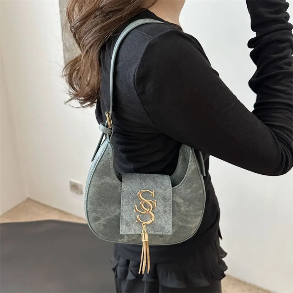 

Versatile Korean Style Letters Underarm Bag Handbag Pure Color Shoulder Bag Large Capacity PU Leather Crescent Bag Travel