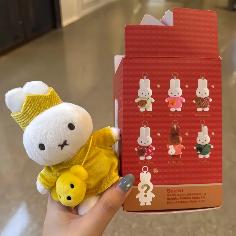 Nouvelle série de voyage Miffy Rabbit originale, pendentif tendance, boîte à surprise, décoration de sac à dos, ornement, collection de jouets de bureau, cadeau pour enfants