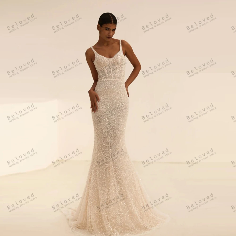 ชุดแต่งงานที่หรูหรา ชุดเจ้าสาวที่งดงาม ประดับด้วยลูกปัด แขนกุด เปิดหลัง ชุดเดรสสวยงาม ชุดเจ้าสาวแบบสั่งตัด