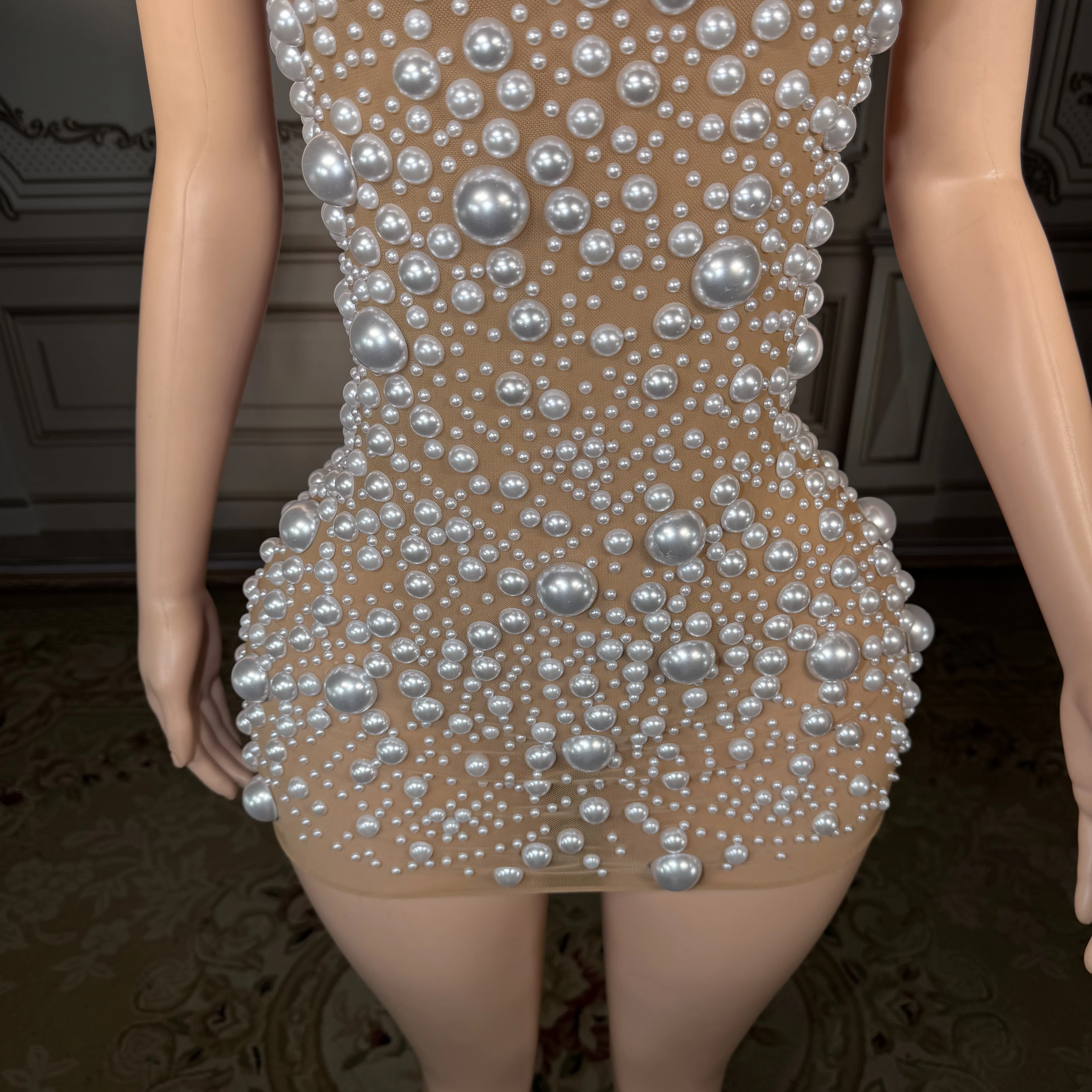 ZD エレガントなOラインサテンイブニングドレス、ヌードメッシュトリムとパール付きピュアホワイト、レッドカーペットパーティーファッション衣装に