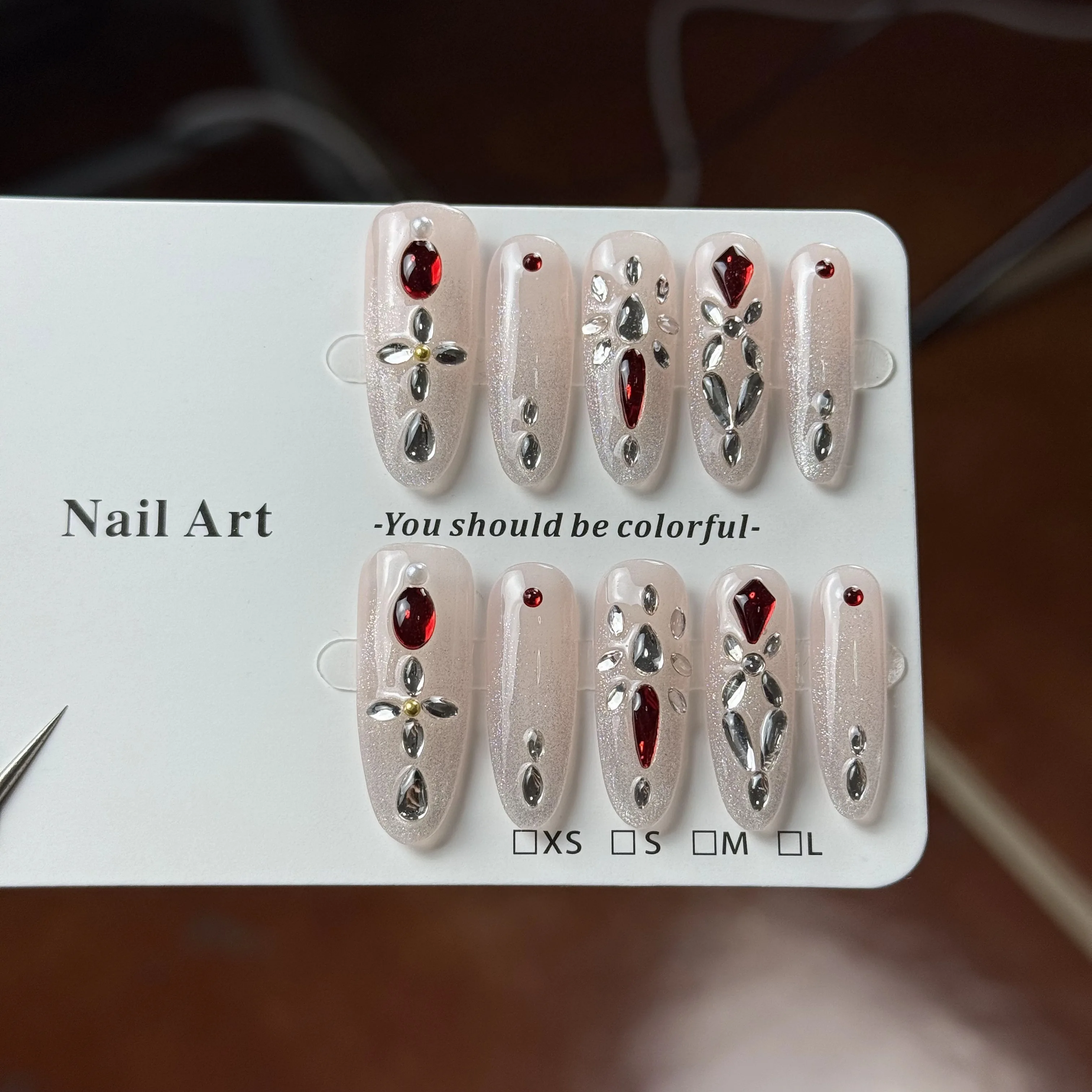 10 قطع من الأظافر المزيفة الفاخرة والأنيقة، باللون الذهبي المبهر، مرسومة يدويًا ثلاثية الأبعاد لعيون قطة الياقوت المصنوعة يدويًا