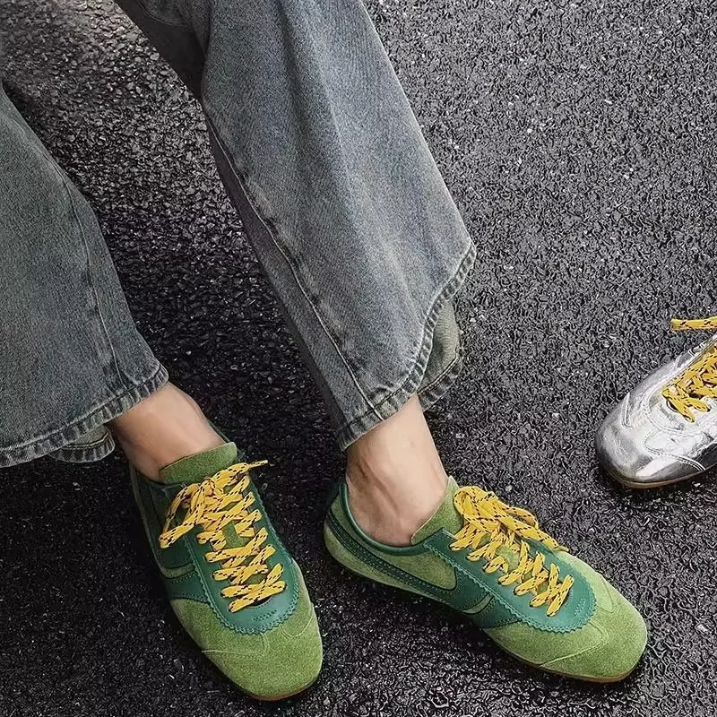 

Low-Top Couples Casual Deqin Shoes 2026 New Style Flat Bottom Agan Versatile Sports Retro Board Shoes for Commuting And Daily...