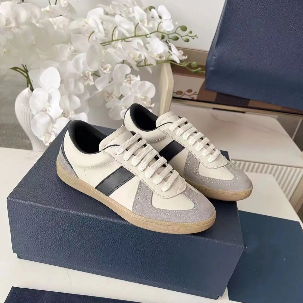 

Новые винтажные модные кроссовки из натуральной кожи, низкие, дышащие, на шнуровке, универсальные, удобные, стильные мужские кеды для улицы