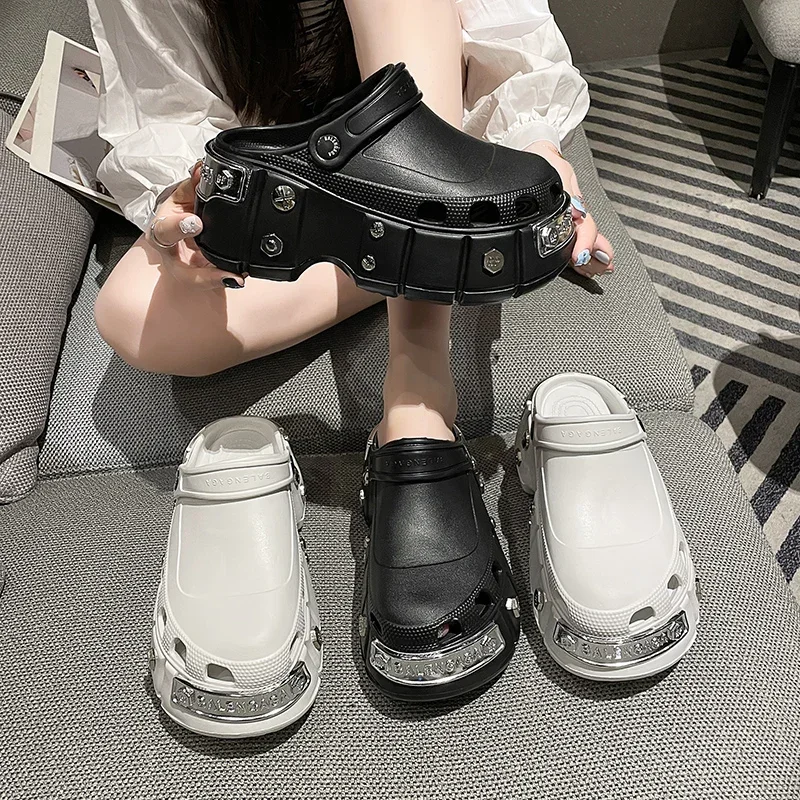 Unique Niche Metal Crown Rivets Soft Breathable Fashionable Color Combination Stylish Sandals Couple-style Platform Slippers