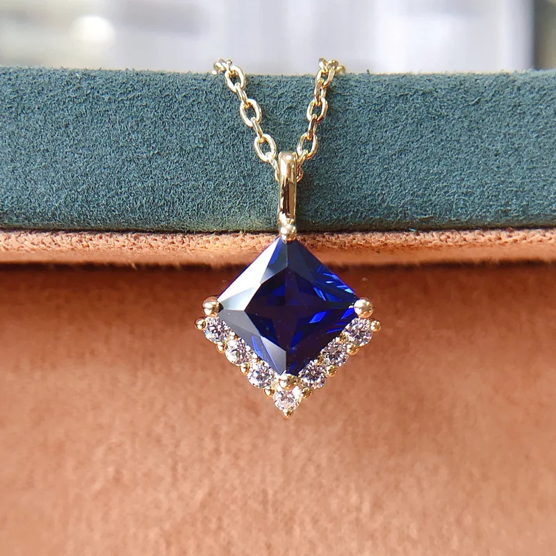 18K gold necklace clavicle chain princess blue diamond shaped micro-set diamond necklace 2 carat high carbon diamond