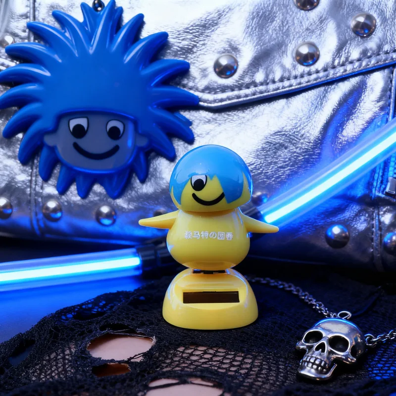 Novidade retro nostalgia y2k boneca ação brinquedo solar criativo balançando dança boneca decoração do carro ornamento de mesa interior do carro