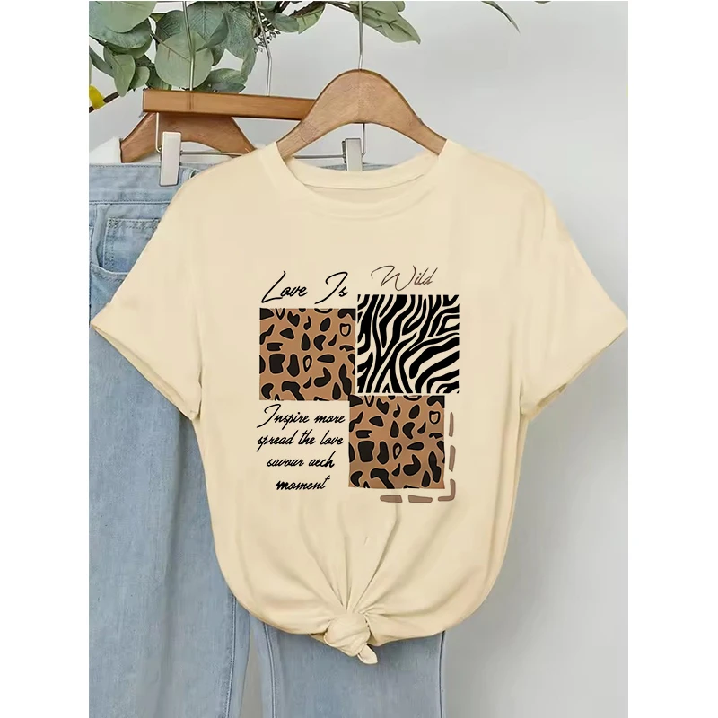 الحب هو البرية ملهمة إقتباس مع أنماط ليوبارد وحشي طباعة قصيرة الأكمام تي شيرت المرأة السببية Y2k تي شيرت تيز القمم
