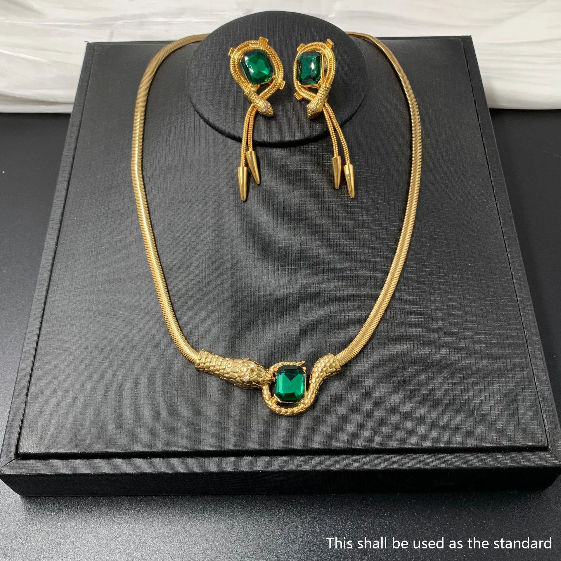 Vintage Serpent Vibrant Green Gemstone Necklace Earring Set Gold-Plated Animal Necklace Stud Earrings Jewelry Gifts for Women