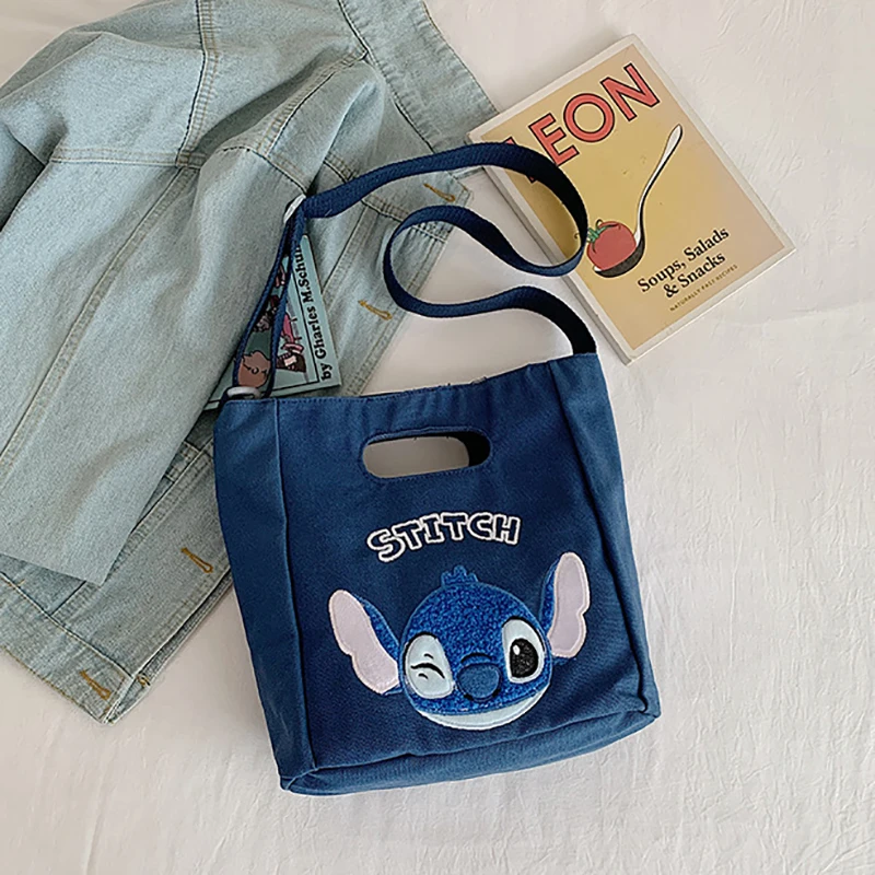 MINISO Disney Cartoon śliczny truskawkowy miś torba Crossbody o dużej pojemności modna torebka na co dzień torba na ramię ze ściegiem