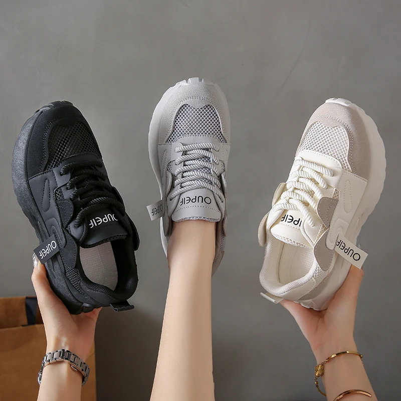 Nuova tendenza della moda estiva scarpe da donna scarpe in rete scarpe bianche piccole piattaforma scarpe sportive Casual piatte traspiranti Sneaker da donna