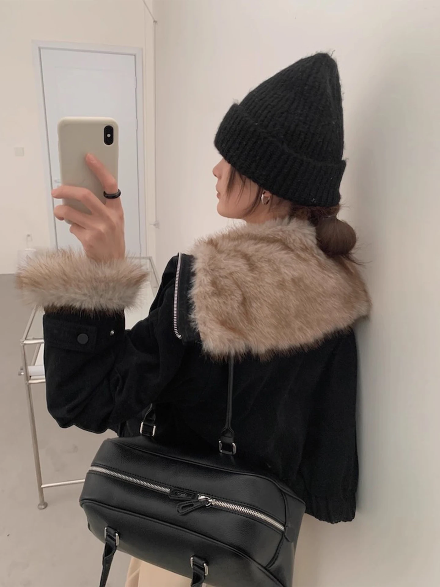 เสื้อโค้ทผ้าฝ้ายอเนกประสงค์สำหรับผู้หญิง รุ่นใหม่ล่าสุดสำหรับฤดูหนาว พร้อมปกขนเฟอร์เทียมสไตล์เรโทร ด้านในบุด้วยผ้าฝ้าย เหมาะสำหรับใส่ทำงาน