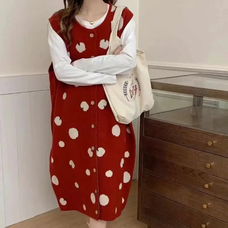 

Вязаные платья без рукавов для женщин: летние, осенние, приталенные, с декоративными вырезами, стильные, для офиса, с принтом, изысканные, минималистичные