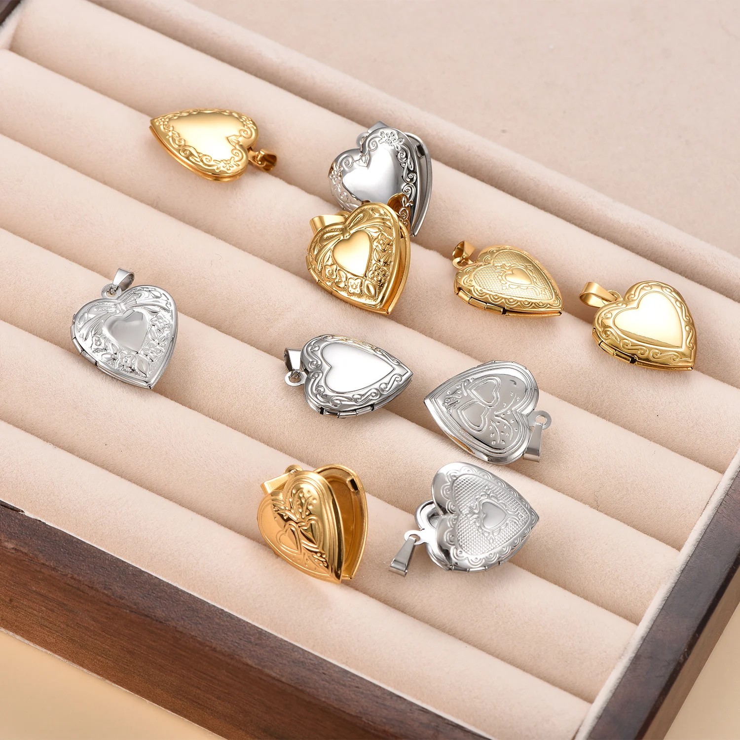 Öffnbarer Fotoanhänger aus Edelstahl, Blumenherz-Halskette, hochwertiger Medaillon-Anhänger, kein Verblassen, Schmuck für Familienerinnerungen – Detail 4