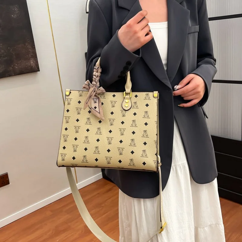 

Popular Classic Elegant Crossbody Bag - Ladies Leather Shoulder Bag By Famous Designer Stylish