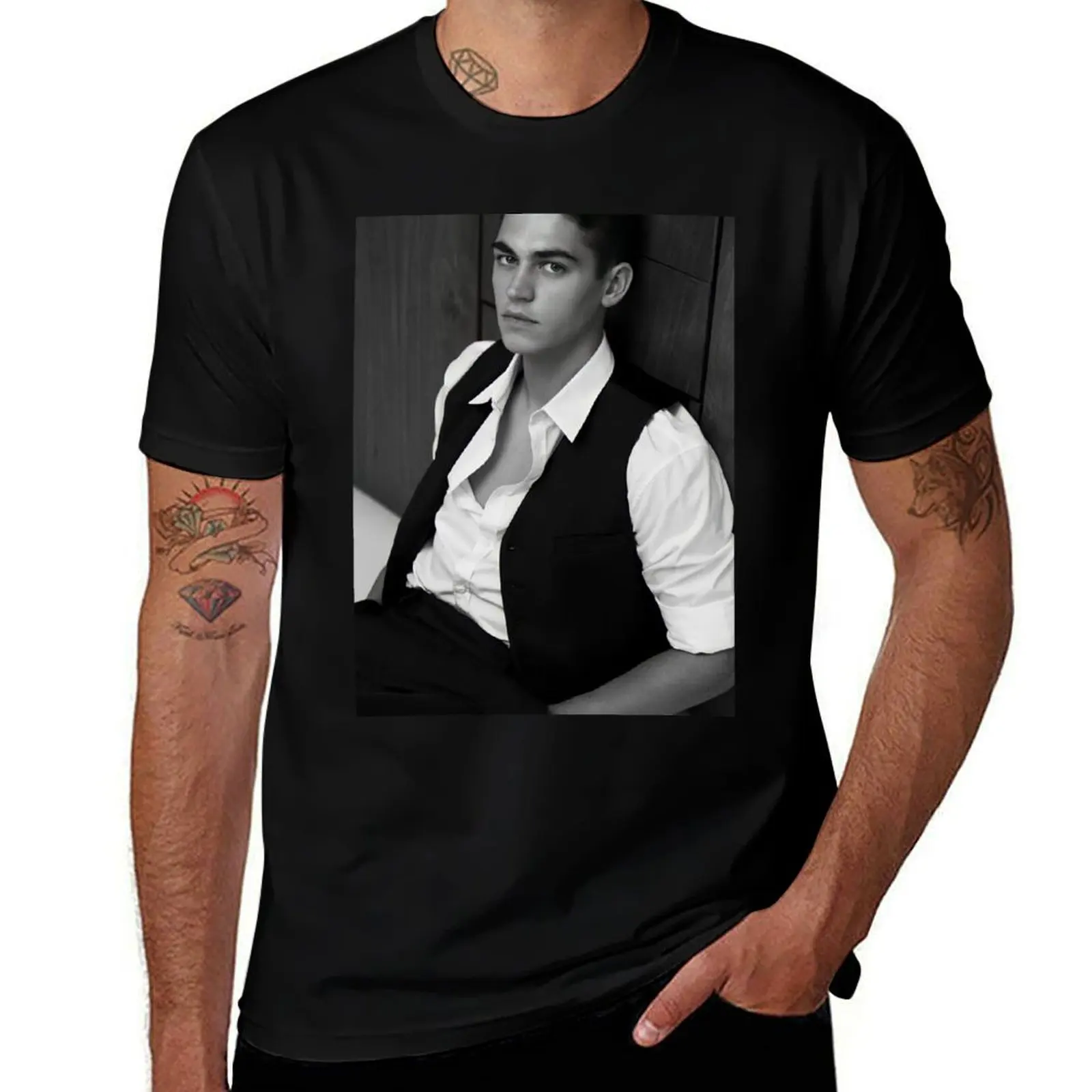 Hero Fiennes Tiffin - TINGS Magazine T-Shirt Active Wear Sports for Men T-Shirt