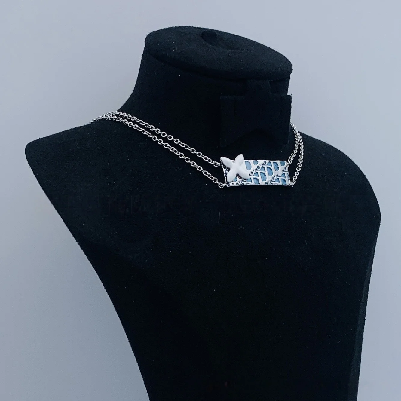 

2025 New Pendant Necklace Retro Style Design Sense Trendy Versatile Jewelry Suitable for Any Occasion Gift