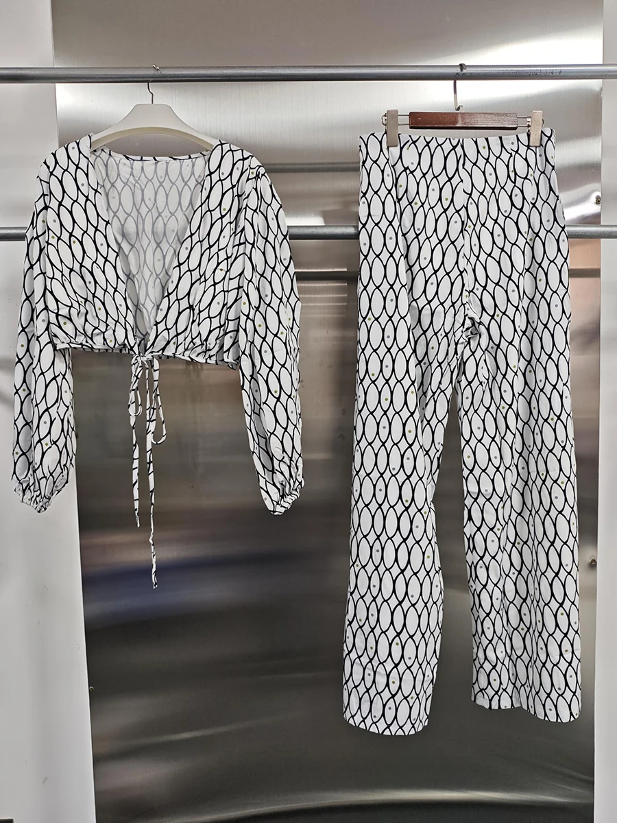 TWOTWINSTYLE ضرب اللون فضفاض قطعتين مجموعة للنساء الخامس الرقبة طويلة الأكمام أعلى عالية الخصر بانت مجموعات غير رسمية الإناث جديد