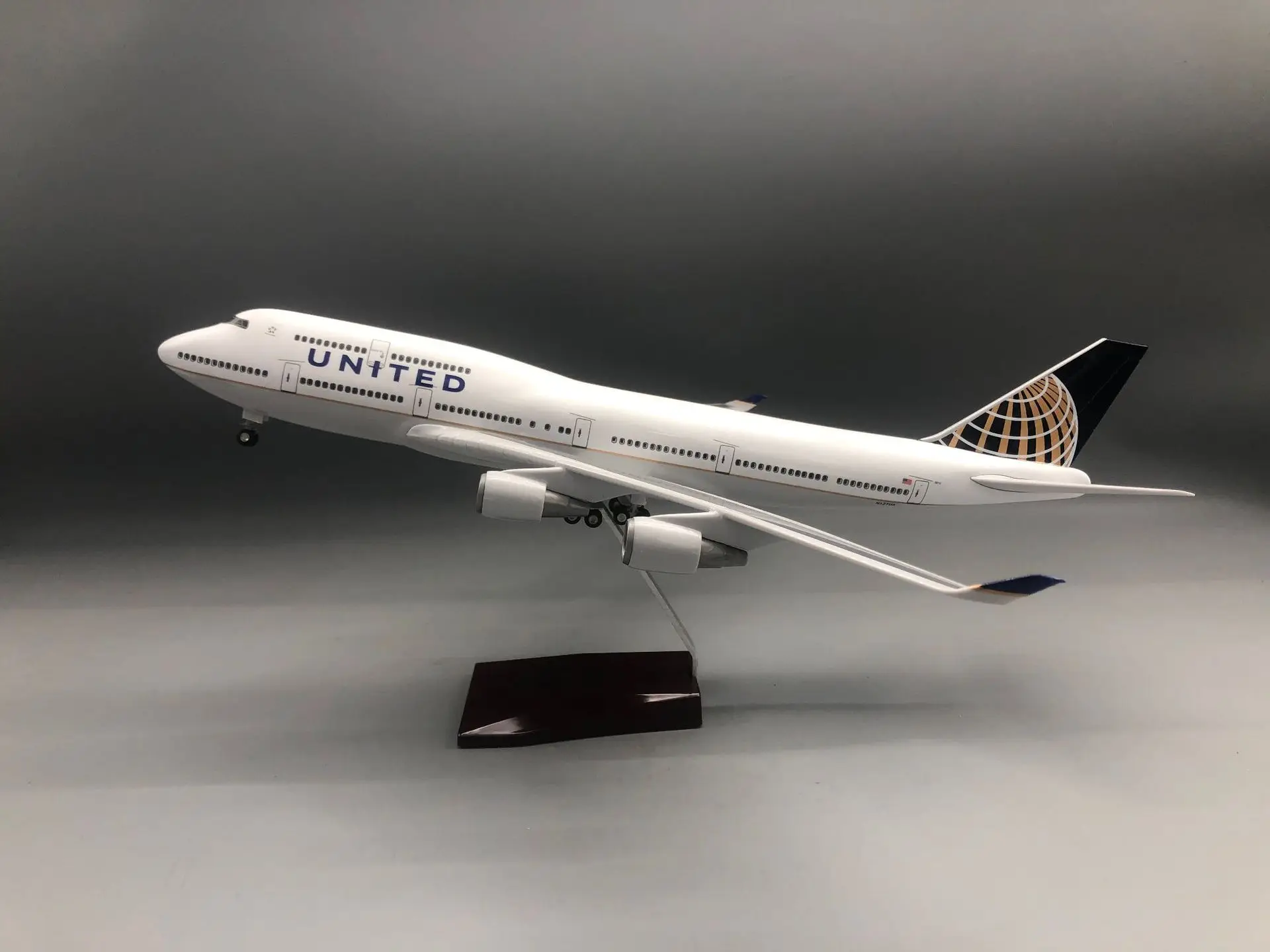

New 47cm United B747 Diecast Resin Airplane Model Simulation of static model aircraft for Aviation Enthusiasts or Gift