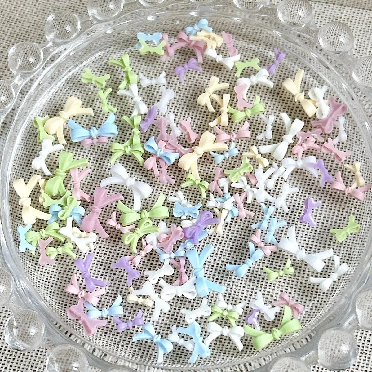 50 Pz 8 Colori Misto Resina Arco Unghie artistiche Decorazione Accessori Macaron Colore Mini Arco Unghie Pendenti e Ciondoli Forniture per Manicure FAI DA TE