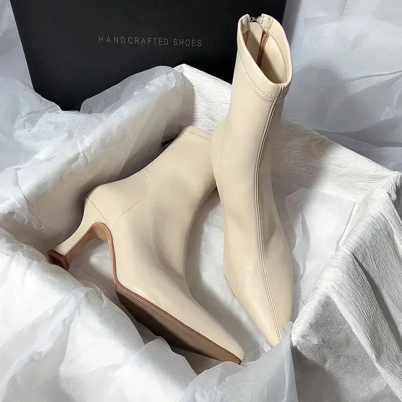 أشار تو حذاء من الجلد للنساء موضة الظهر سحابات أحذية بوت قصيرة الإناث رقيقة عالية الكعب 2025 الخريف الشتاء