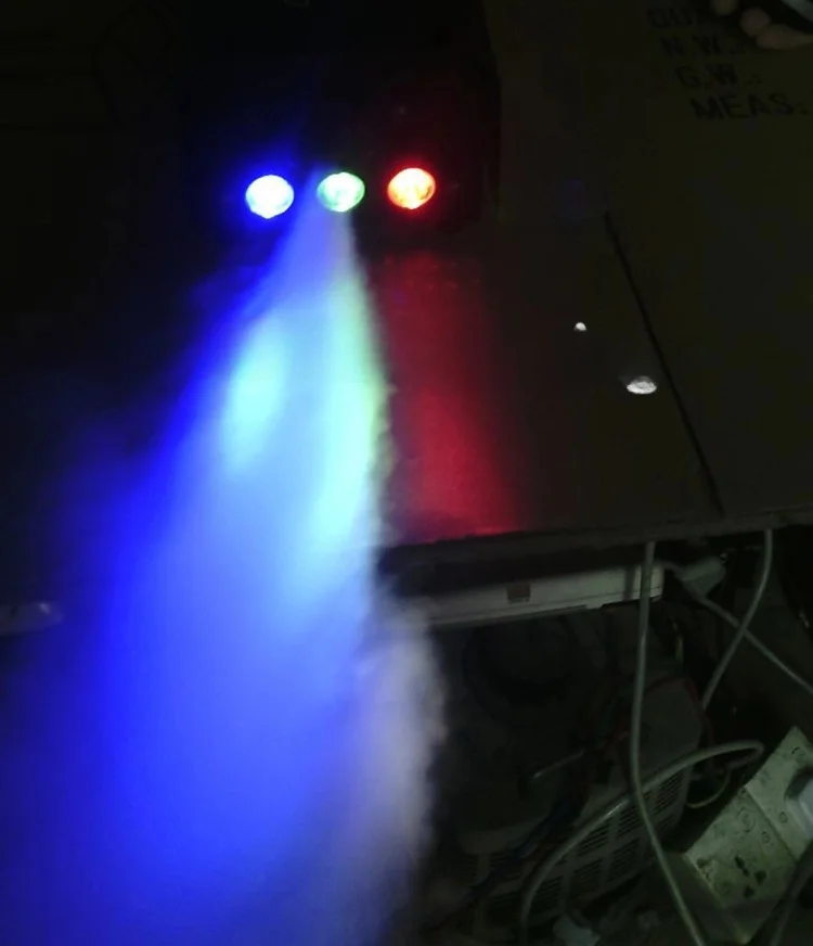 Nieuwe afstandsbediening LED 500W rookmachine RGB Gemengde kleur rookmachine professionele rookuitwerper podiumapparatuur LED-fogger