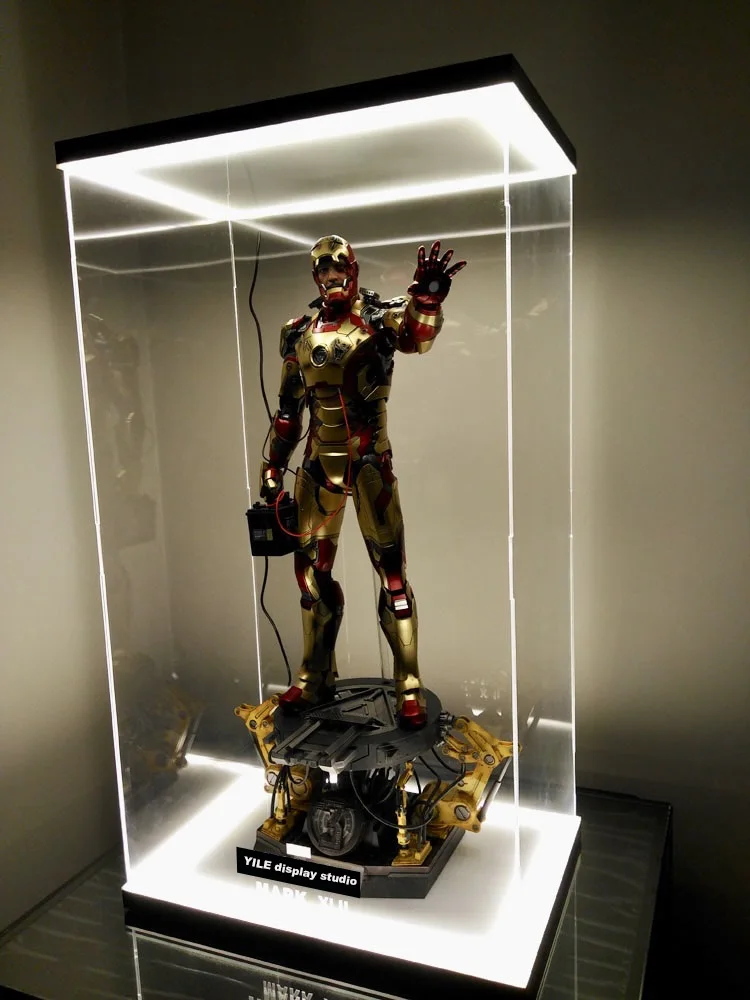 3 ミリメートル 5 ミリメートル厚さ LED アクリルディスプレイケースボックスベアブリック 1000% またはホットトイズ 1/6 アイアンマン MK42 上部と下部ライト