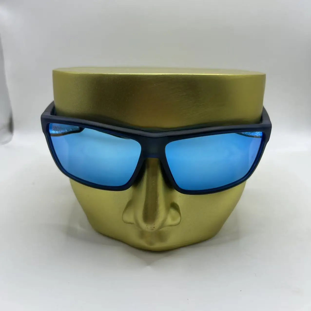 Gafas de moda de inspiración vintage para hombre con monturas curvas grandes: perfectas para fiestas