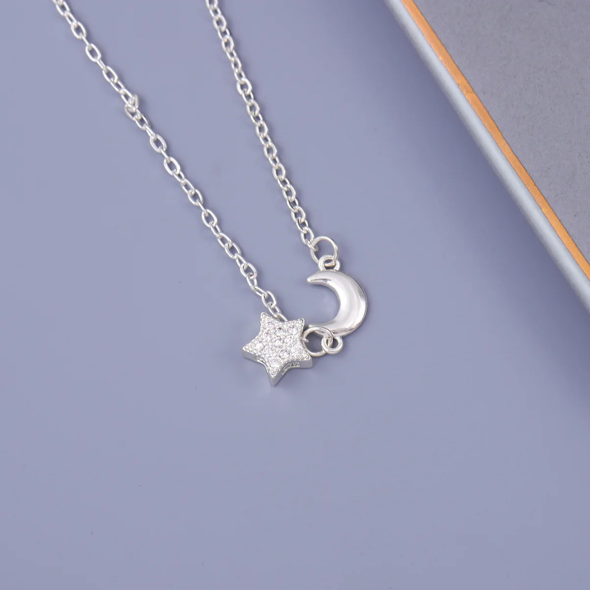 Neuer Flash-Modeschmuck aus 925er Sterlingsilber, wunderschöner Mond- und Sternkristall, Geschenk für Frauen, Anhänger-Halsketten XL255