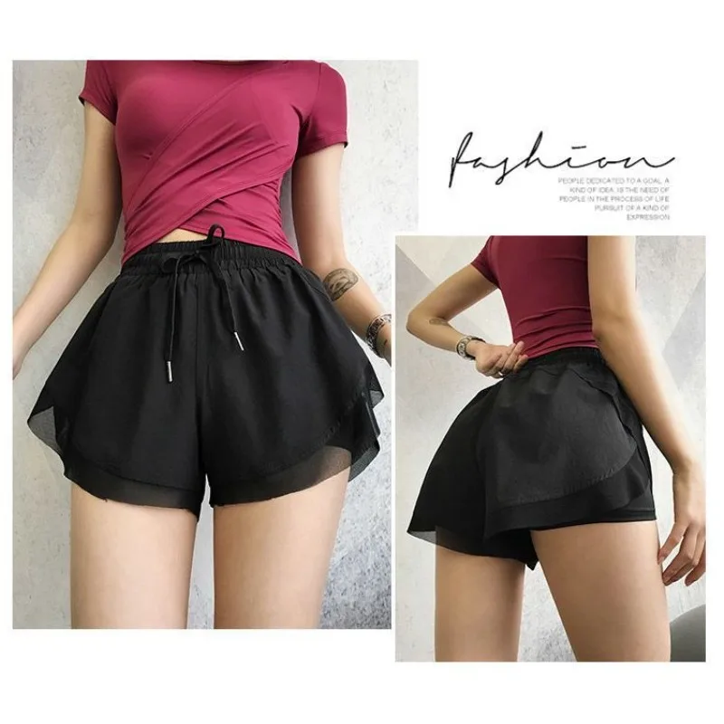 Shorts esportivos femininos de verão, calças soltas de ioga casuais discretas com cobertura de carne