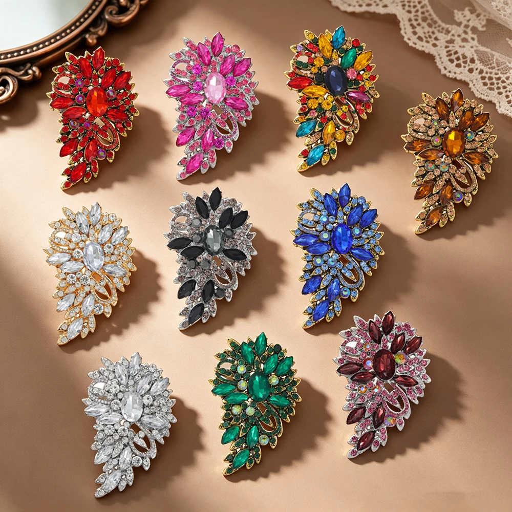 Wholesale Luxury Crystal Flower Brooch Gold Plated Rhinestone Leaf Lapel Pin for Women Wedding Dress Accessories
