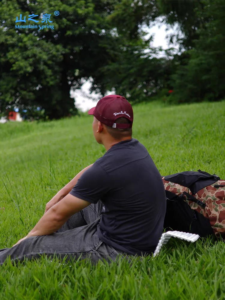 وسادة نصف مدمجة من البولي إيثيلين، وسادة نوم سميكة خفيفة للغاية ومريحة لشخص واحد في الهواء الطلق، وسادة مقاومة للرطوبة