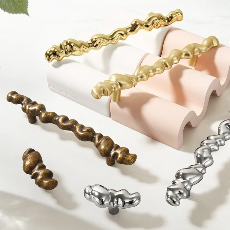 French Cloud-Shaped Bedroom Wardrobe Door Handles Zinc Alloy Handles for Cabinets and Drawers Home Accessories Furniture Handles