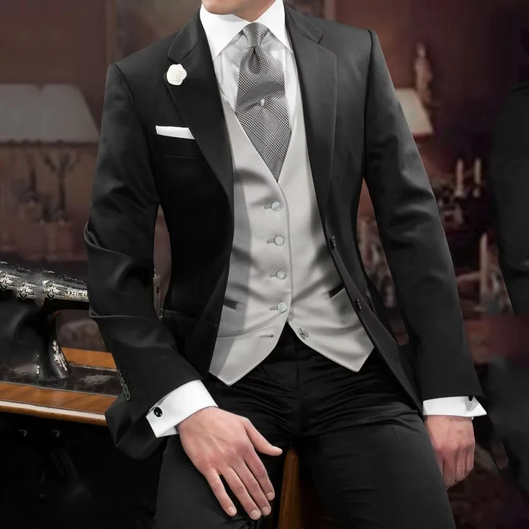 

Мужской костюм-тройка: черный/серый жилет на одной пуговице с лацканами для свадьбы, банкета, повседневной носки, деловых встреч, официальных мероприятий, работы. Куртка, жилет, брюки.