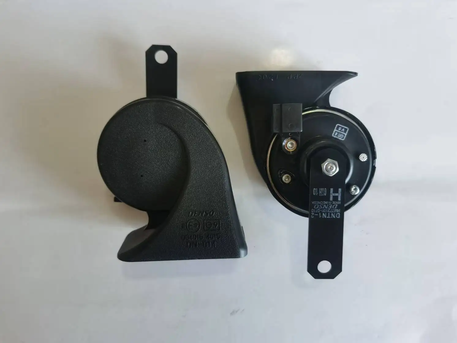 2PCS SINGLE PIN  DENSO  HRON  FOR  TOYOTA AND LEXUS