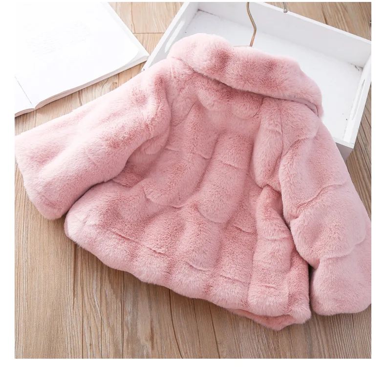 Winter new children\'s imitation fur 0-4-year-old girl bow hair Cape shawl baby pure color simple thickened warm fur coat