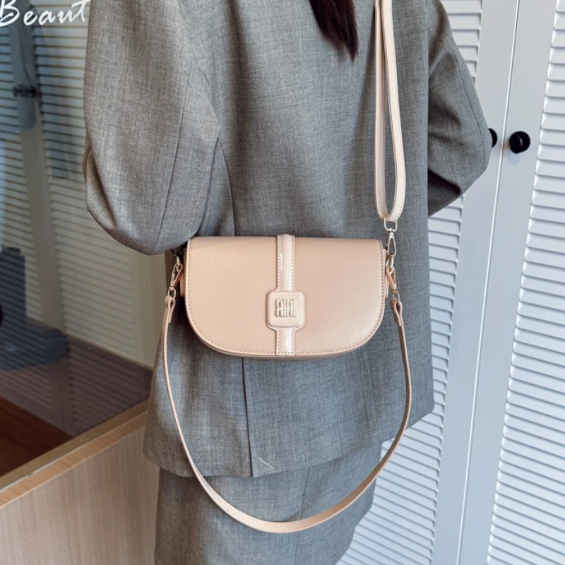 

Simple Casual Vintage Commuter Bag Large Capacity Women Elegant With Paris Fashion Messenger Purse Logo