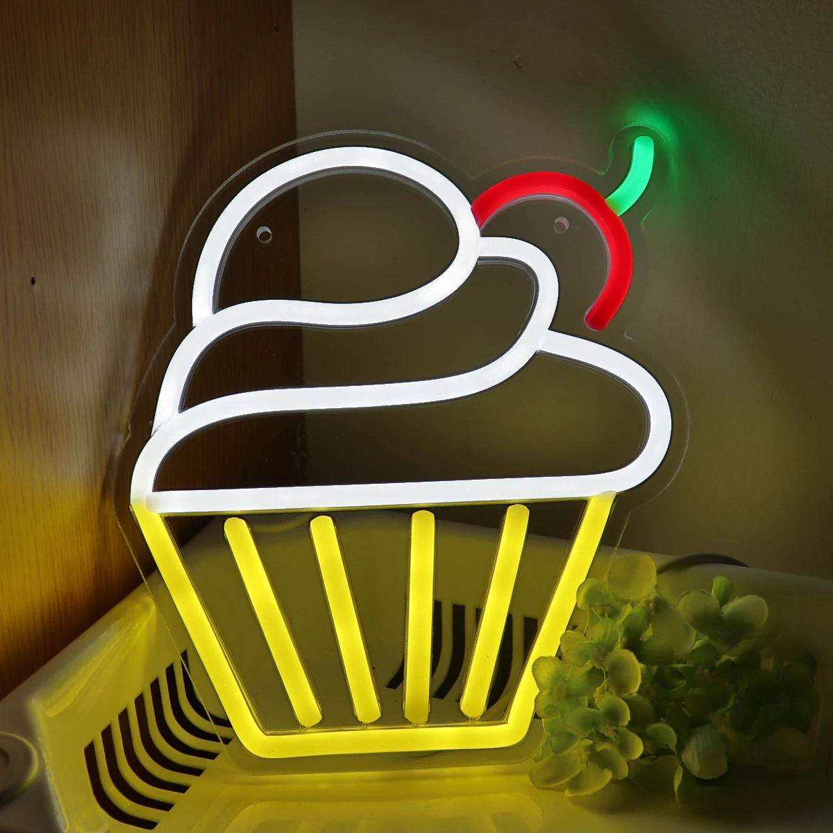 LED Wall Neon Sign for Party Decoration, Ice Cream with Cherry Cup, Bolo, Muffin, Pub, Clube, Bar, Loja, Aniversário, Quarto, 7.44 "x 8.27", 1PC