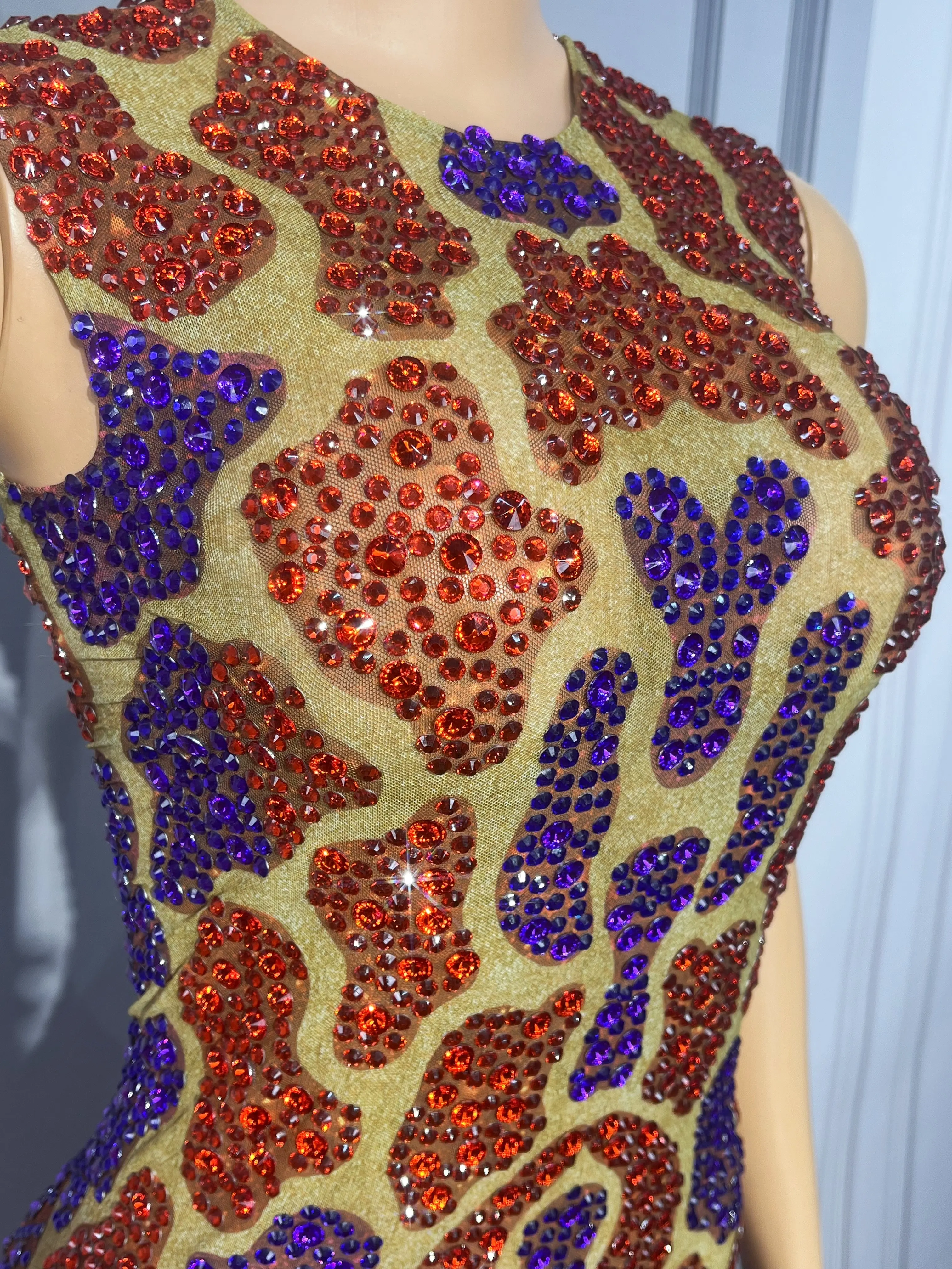 Robe sans manches en maille pour femmes, nouveau design, rouge scintillant, violet, strass, culture, vêtements quotidiens d'anniversaire, tenue de défilé de mode, Tuya