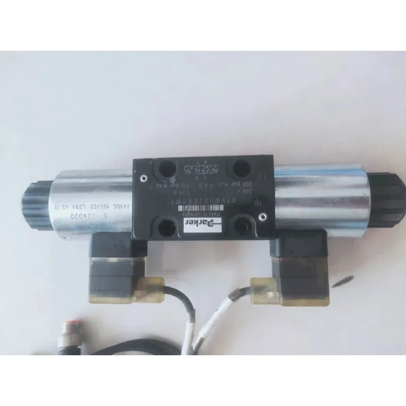 صمام الملف اللولبي D1VW002CNJW91 صمام هيدروليكي. آلة التفكيك المستوردة الأصلية لقطة حقيقية