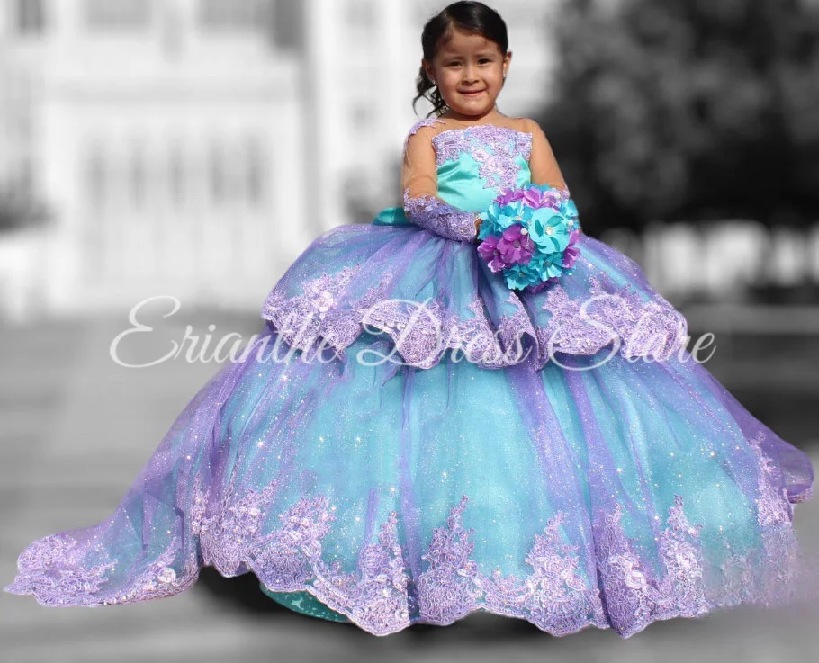 Simple Birthday Party First Communion Dresses ผ้าซาตินสีขาวแขนกุดดอกไม้สาวชุดสําหรับงานแต่งงานกับโบว์ Elegant Ball Gowns