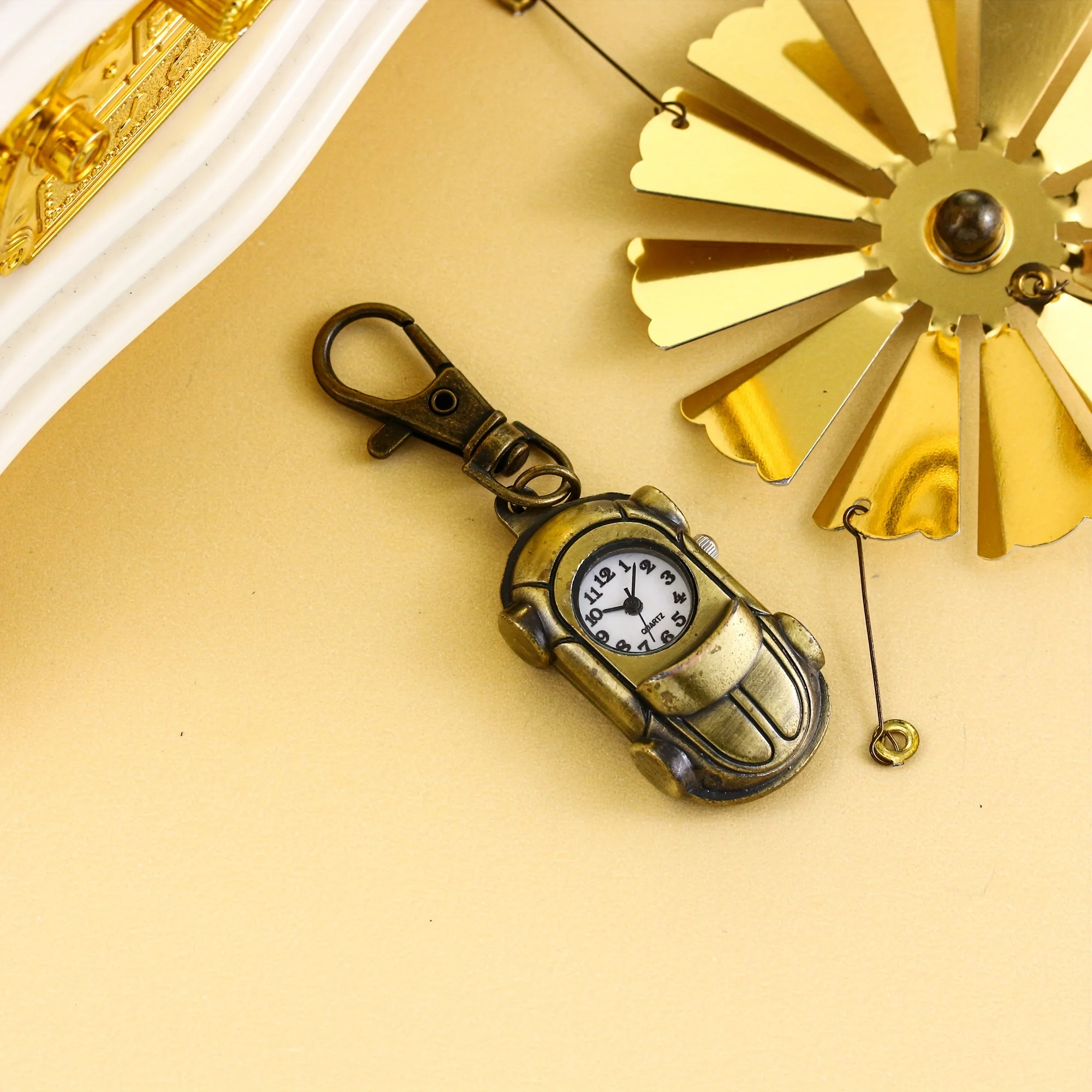 Cartoon retro sports car keychain watch, pocket watch, mini small minimalist gift, quartz watch