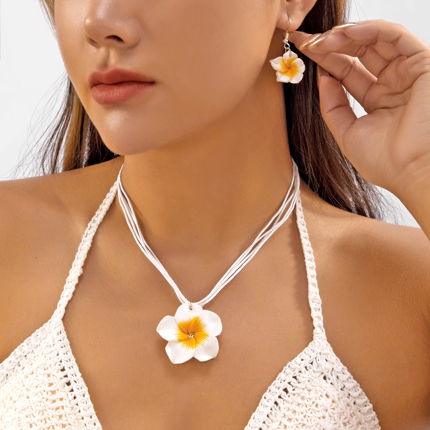 Modisches Elegantes Großes Blumen-Schmuckset für Frauen Weiße Rosa Lila Blaue Harz-Blumen Halskette Ohrringe Strand-Party-Schmuck