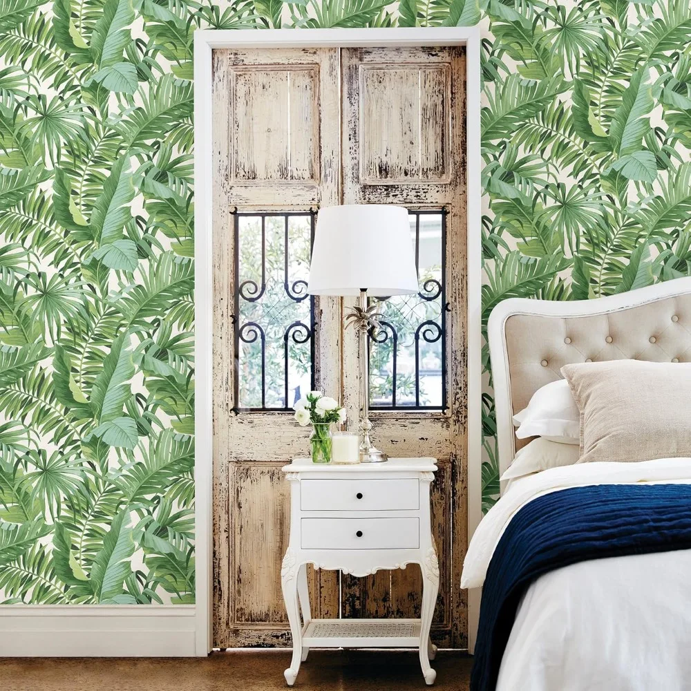 Palm Leaf Pattern Wallpaper in Green - Fresh and Lush Alfresco Style for Home Decor