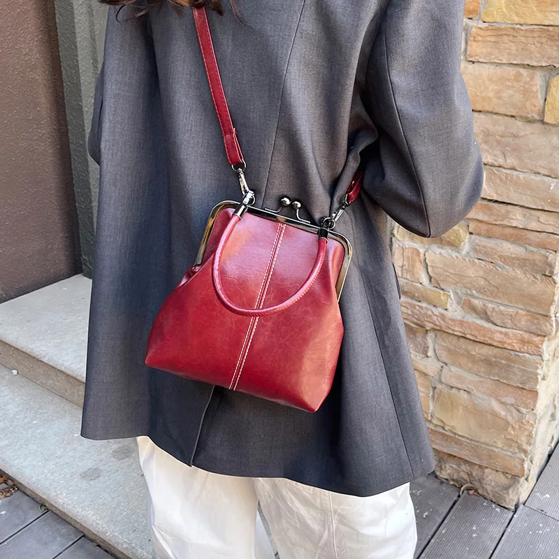 حقيبة يد نسائية بنمط عتيق باللون البني متعددة الاستخدامات حقيبة كتف من جلد البولي يوريثان محافظ على شكل صدفة للسيدات حقائب كروس