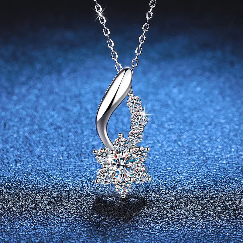 

s925 Sterling silver pendant Women's Moisanne Diamond necklace Women's heart sunflower clavicle chain D color 50 minute Moissani