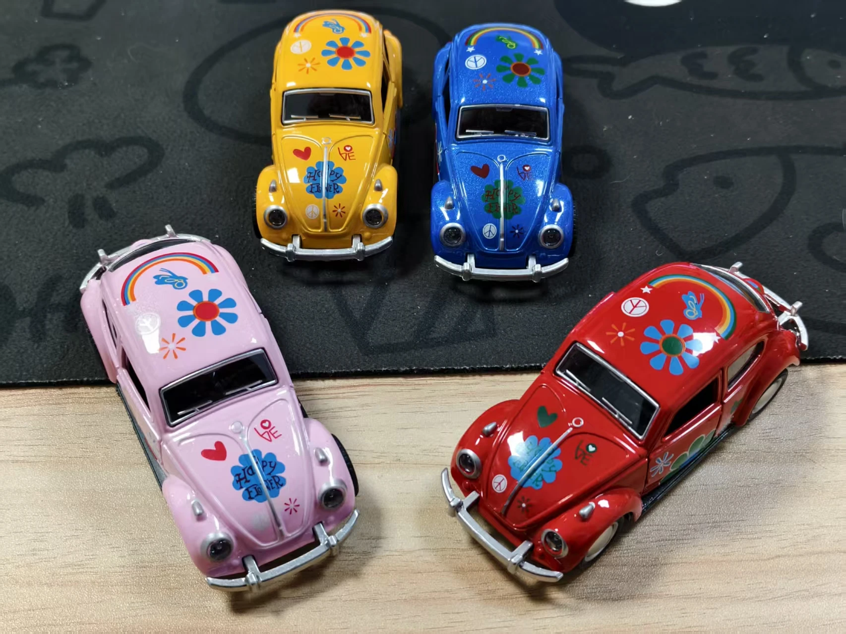 (Bagged) 1/36 Scale Replica Beetle Retro Toy, Die-Cast Metal, Boy's Toy, Home Decoration, Exquisite Collectible Art Piece.