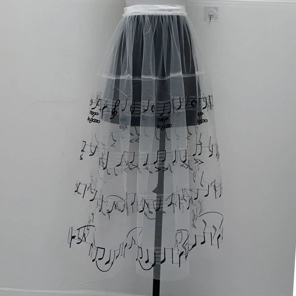 ملاحظة الموسيقى التطريز التطريز منظور فستان شبكي الصيف المتخصصة الموسم تنوعا غطاء منتج واحد اللحوم تخفيف